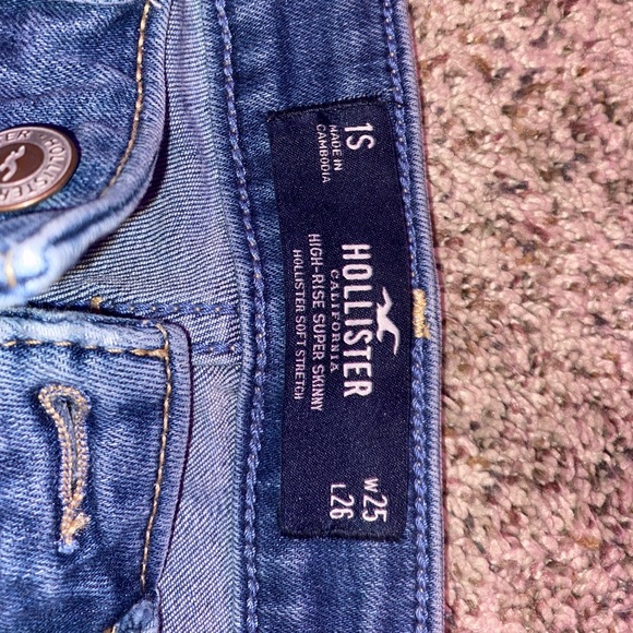 Distressed skinny jeans- Hollister - Picture 3 of 3
